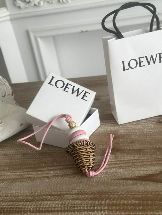 Picture of Loewe Handbags _SKUfw239916064fw
